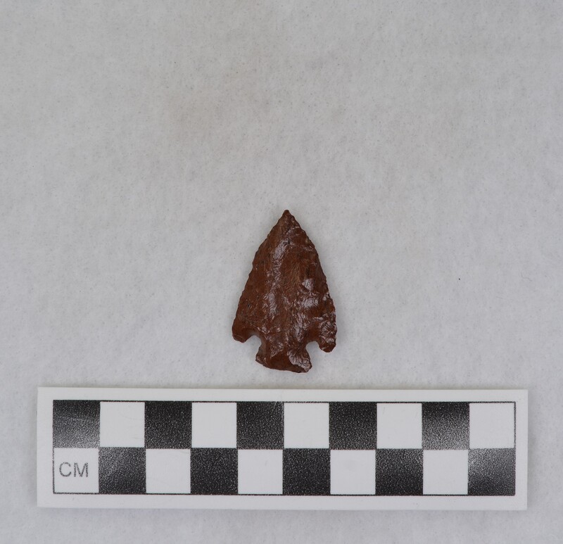 Corner notched, associated w/ Ce.7700