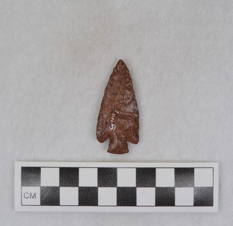 Corner notched, associated w/ Ce.7700