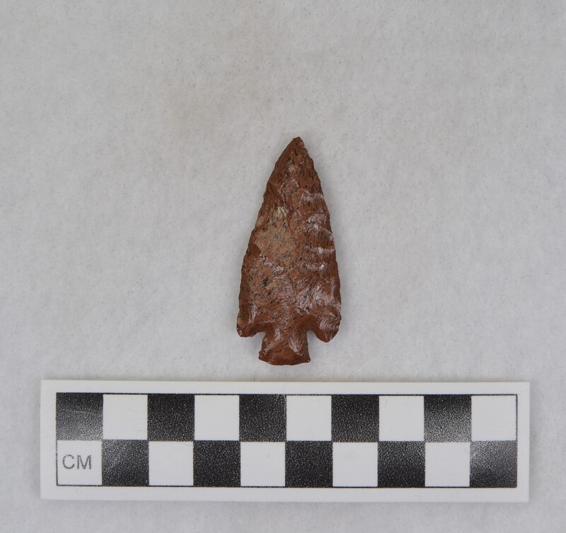 Corner notched, associated w/ Ce.7700