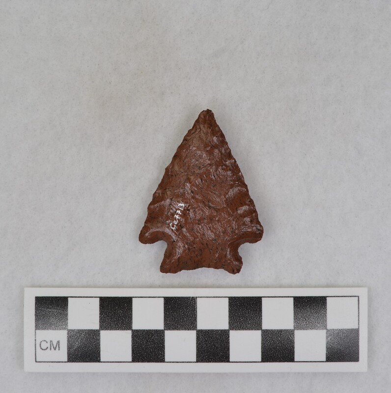 Corner notched, associated w/ Ce.7700