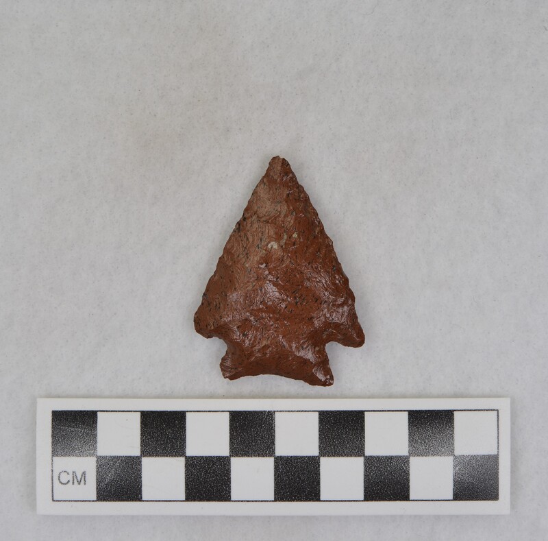 Corner notched, associated w/ Ce.7700