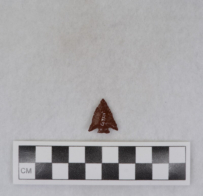 Corner notched, associated w/ Ce.7700