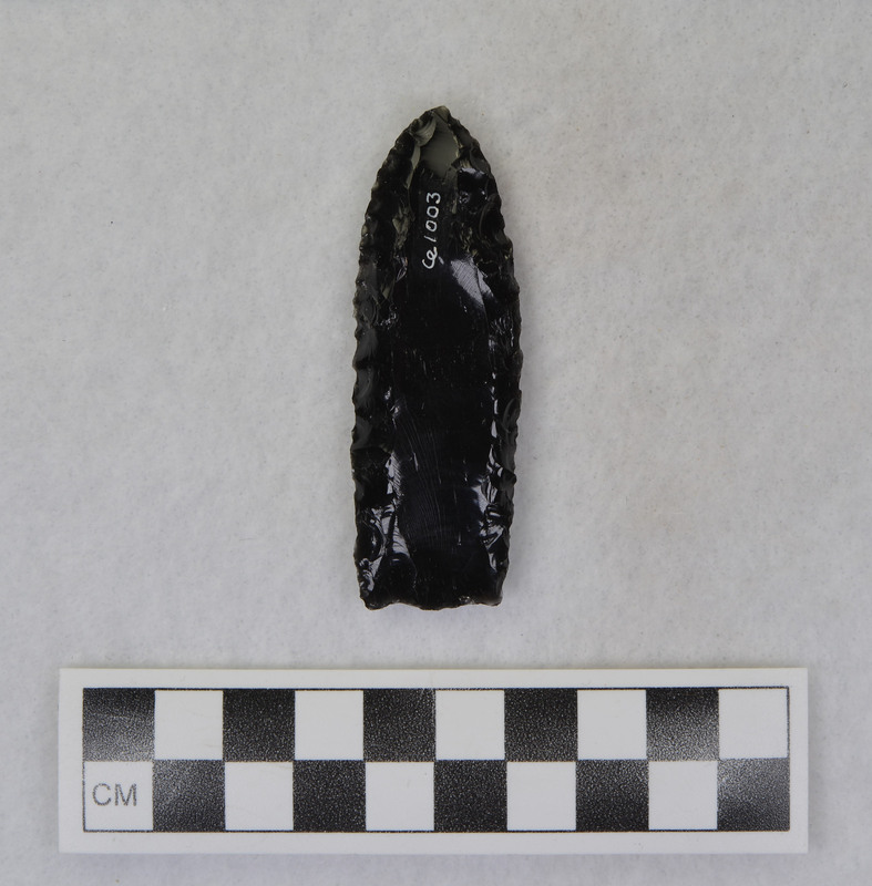 Fluted, mends w/Ce.1077 and Ce.1078