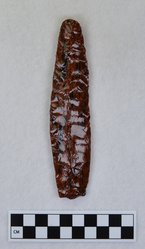 Donald E. Crabtree created this Clovis point. The fluting process resulted in a broken channel flake. The channel flake fragements are Ce.1060 - Ce.1063 and all associated objects can be refit.