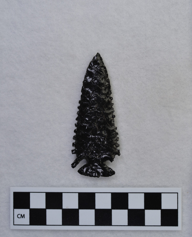 Corner notched, serrated point