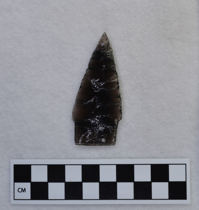 Ground basal margins, collateral flaking