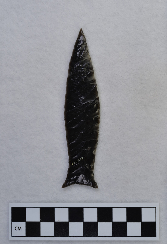 This object was made and signed by Donald E. Crabtree. In the creation of this object Crabtree used parallel diagonal flaking, the Titmus technique.