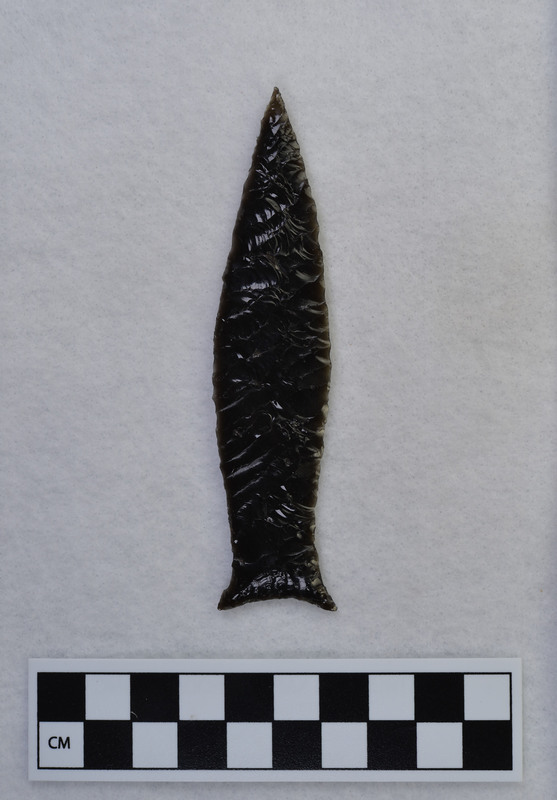 This object was made and signed by Donald E. Crabtree. In the creation of this object Crabtree used parallel diagonal flaking, the Titmus technique.