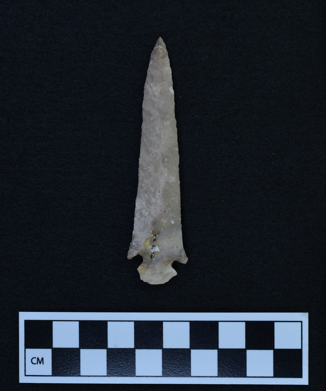 Long, corner notched, associated w/Ce.3627. Ce.3626 and Ce.3627: matched set. In replicative experiments duplication is a key factor. This is one example of the early duplicative attempts. (JW)