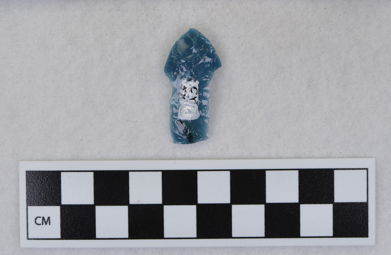 Proximal fragment, Folsom, distal end snipped off. Due to non-support of tip when second channel flake removed. (GT)Mends with Ce.3940.