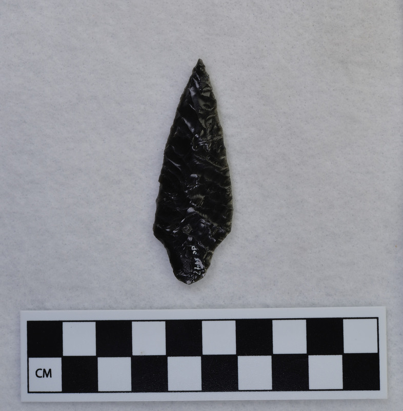 Distal fragment, Folsom, mends w/ Ce.3939