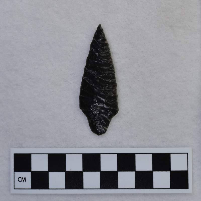 Distal fragment, Folsom, mends w/ Ce.3939