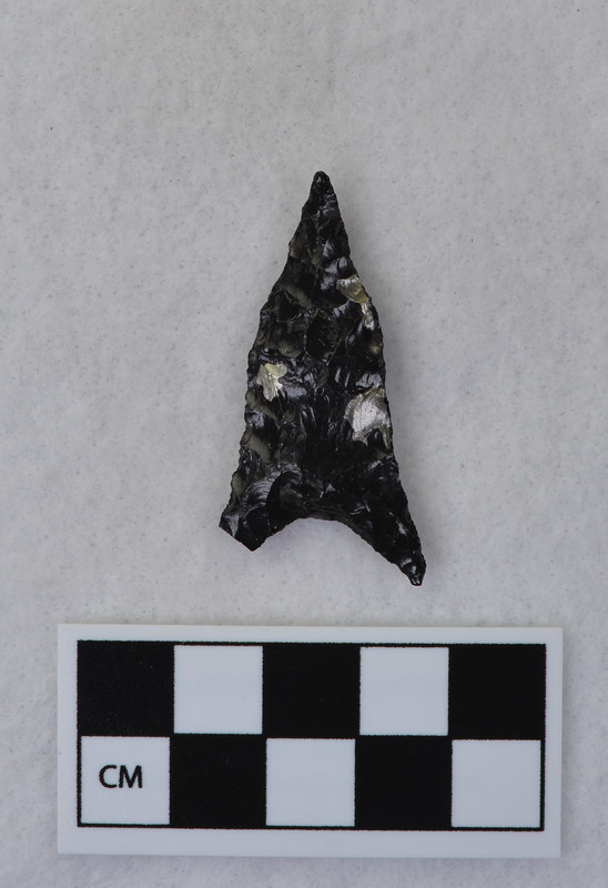 Indented base, associated w/Ce.4037