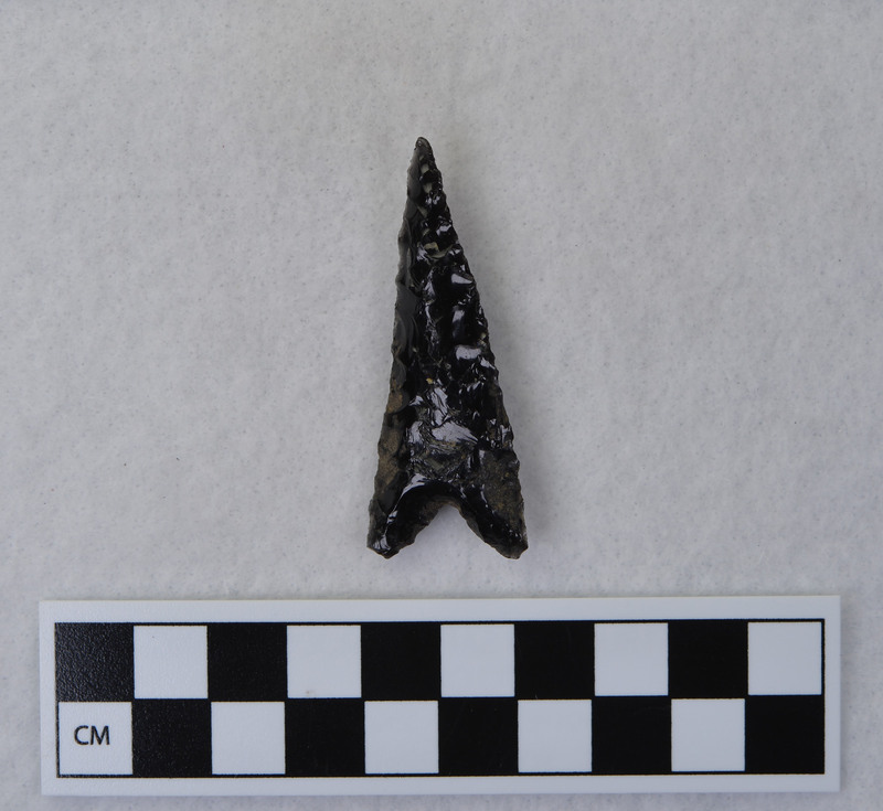 Indented base, associated w/Ce.4037