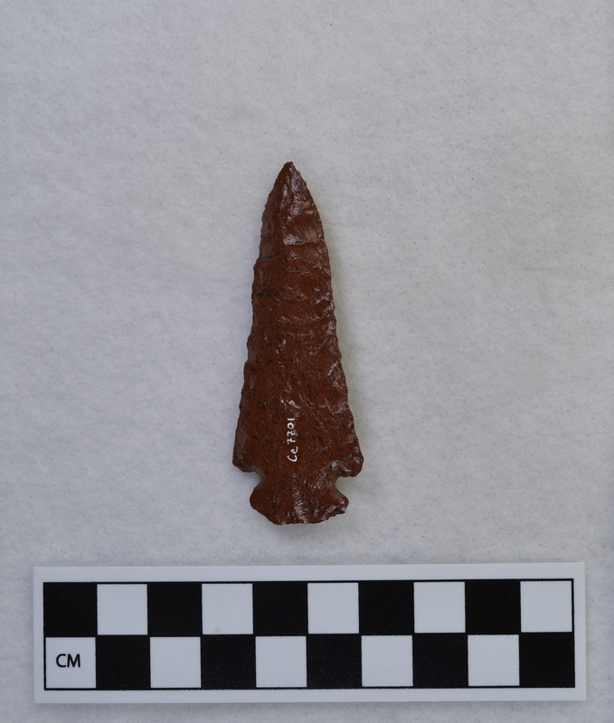 Corner notched, associated w/ Ce.7700