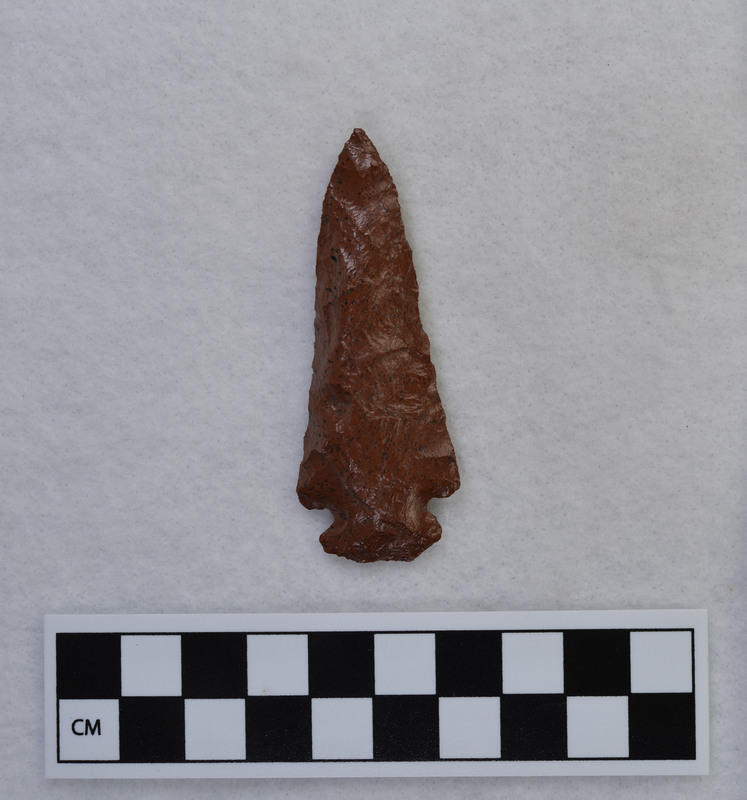 Corner notched, associated w/ Ce.7700