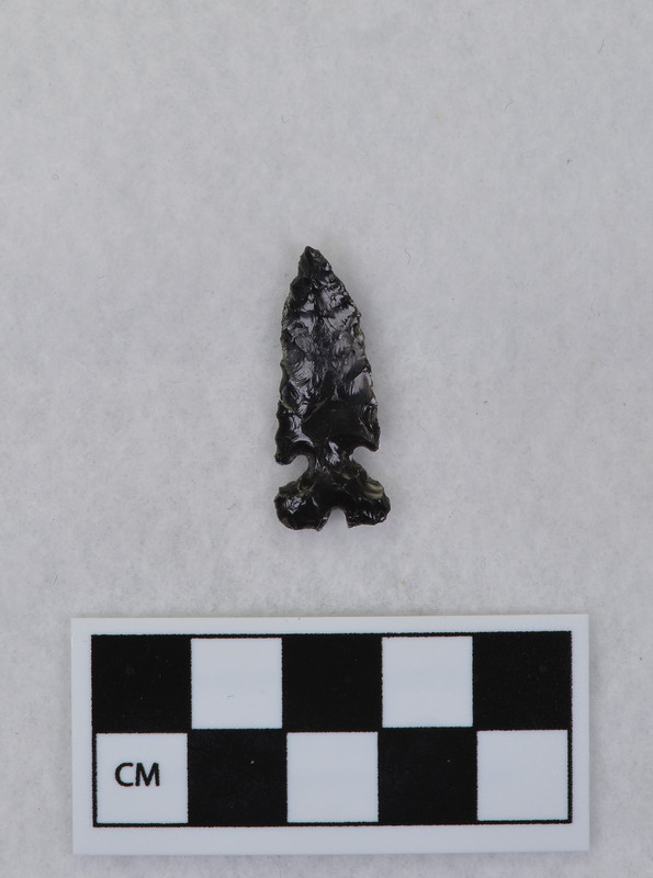 Side notched, associated w/Ce.4727 - Ce.4738