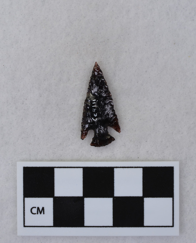 Corner notched Ce.4110 and Ce.4111 may be one and the same. Could not find a bag for Ce.4110, so cataloguer may have just written the same bag description twice. (DJC)