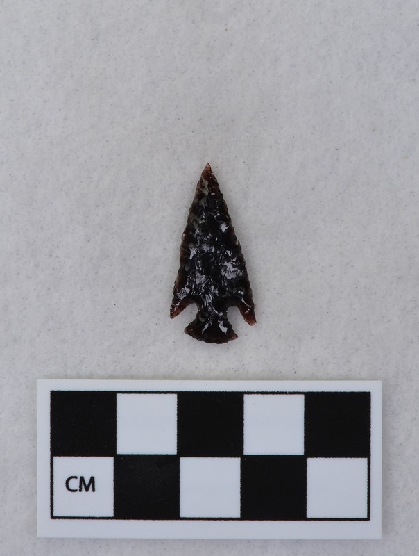 Corner notched Ce.4110 and Ce.4111 may be one and the same. Could not find a bag for Ce.4110, so cataloguer may have just written the same bag description twice. (DJC)