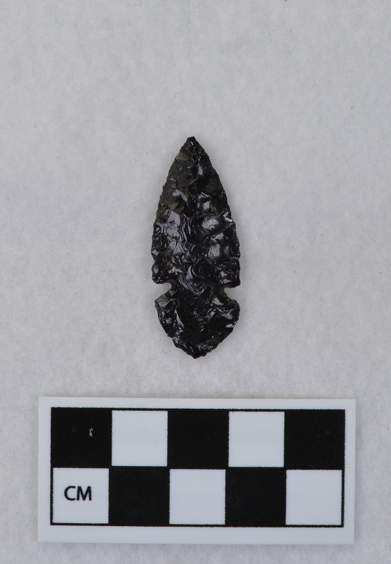 Side notched, associated w/Ce.4026