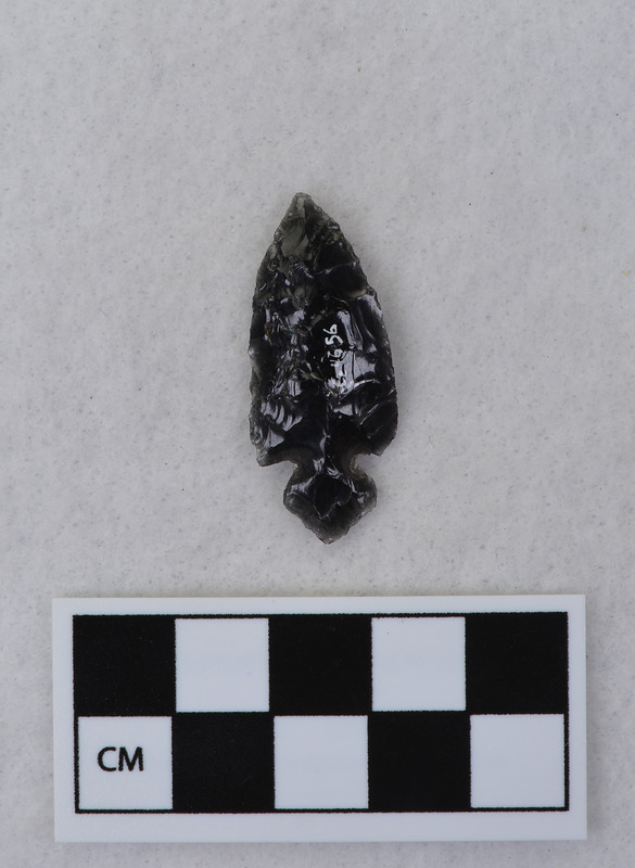 Corner notched, associated w/Ce.4026