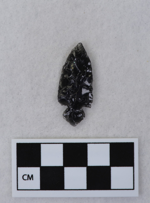 Corner notched, associated w/Ce.4026