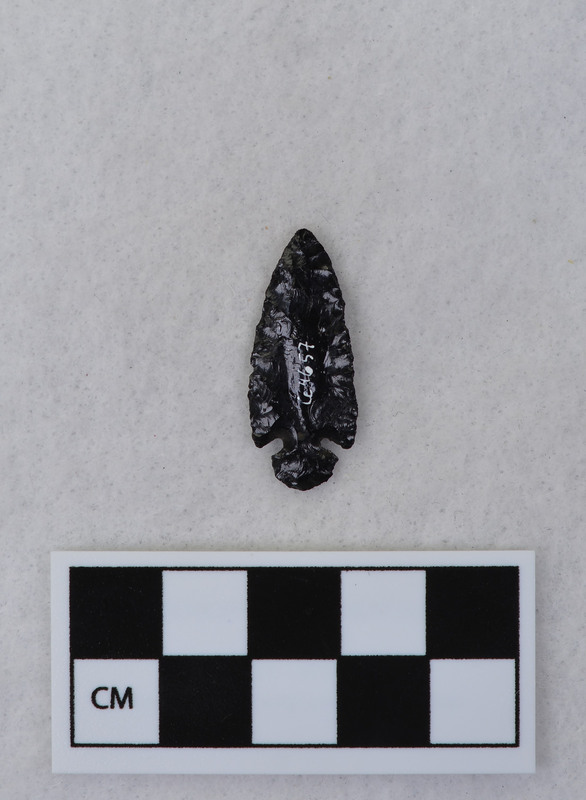 Corner notched, associated w/Ce.4026