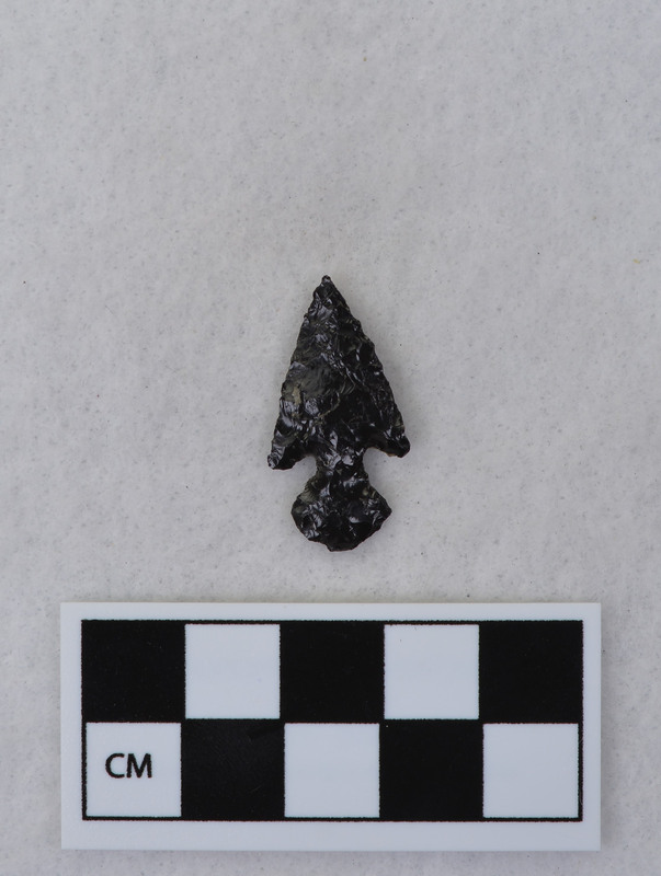 Corner notched, associated w/Ce.4026