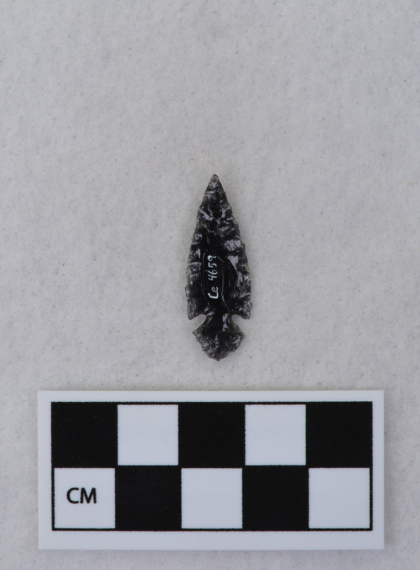 Corner notched, associated w/Ce.4026