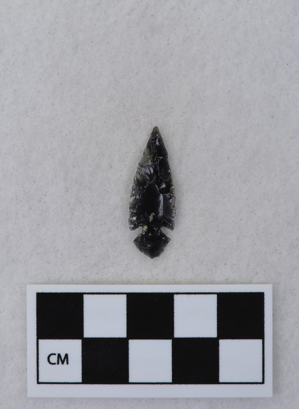 Corner notched, associated w/Ce.4026