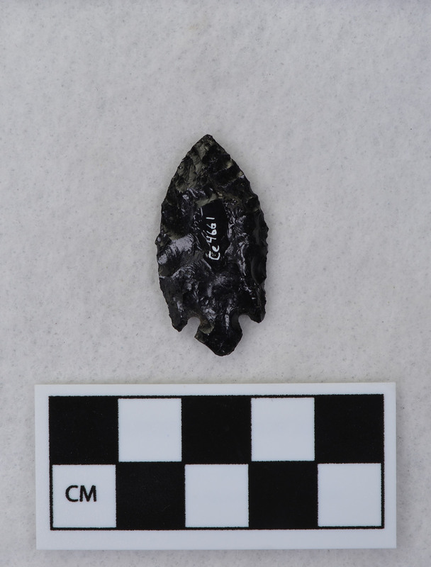 Corner notched, associated w/Ce.4026