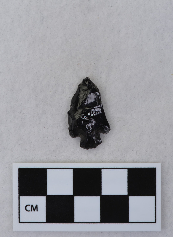 Corner notched, associated w/Ce.4026