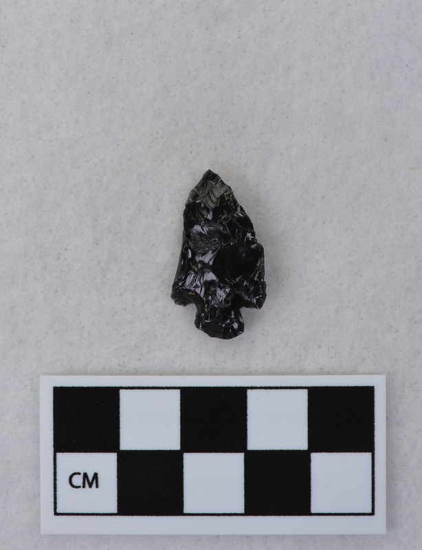 Corner notched, associated w/Ce.4026