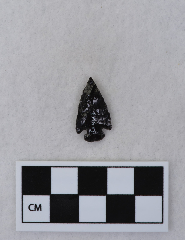 Corner notched, associated w/Ce.4026