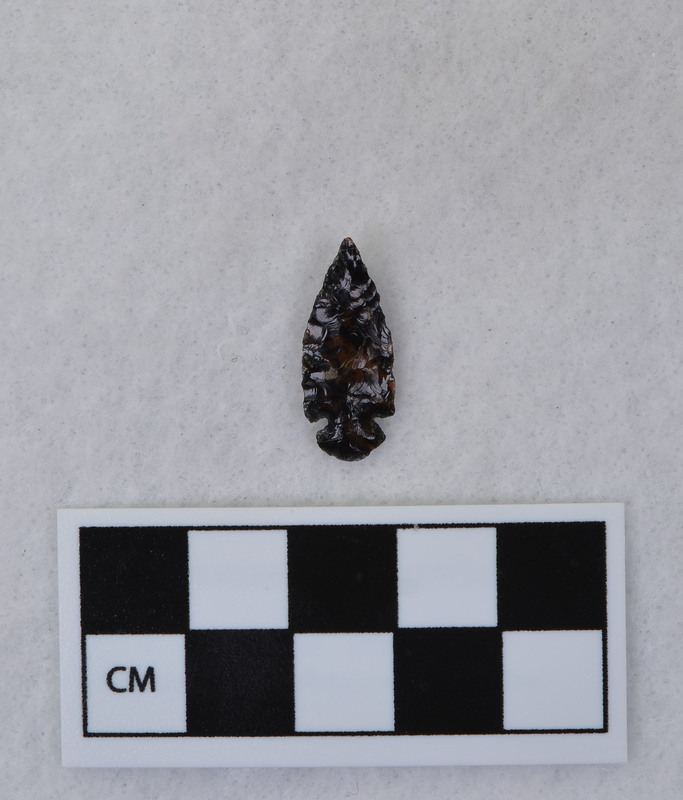 Corner notched, associated w/Ce.4026