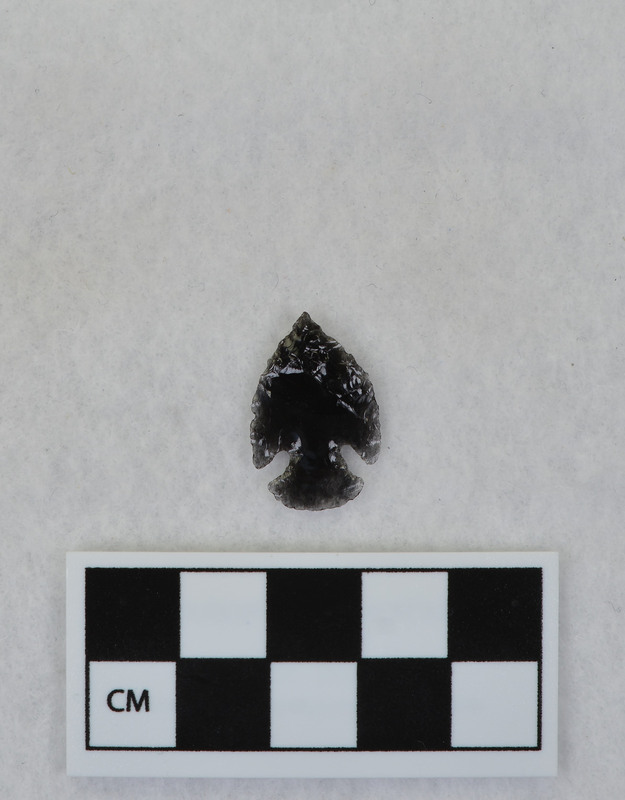 Corner notched, associated w/Ce.4026