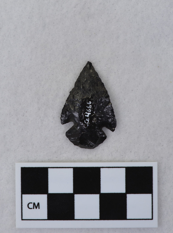 Corner notched, associated w/Ce.4026