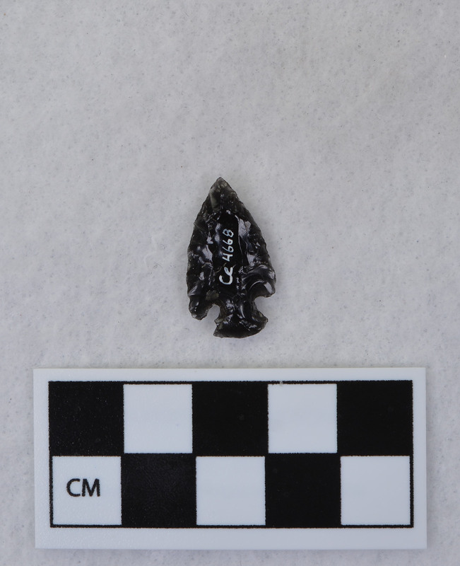 Corner notched, associated w/Ce.4026