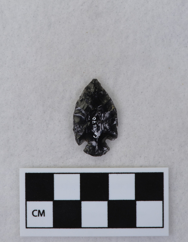 Corner notched, associated w/Ce.4026