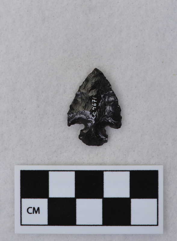 Corner notched, associated w/Ce.4026