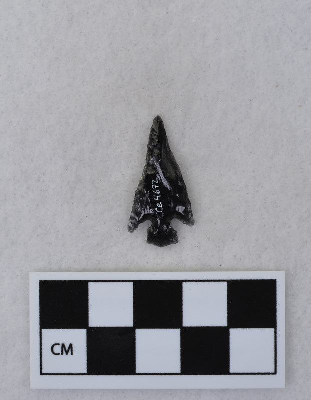 Corner notched, associated w/Ce.4026