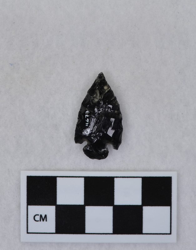 Corner notched, associated w/Ce.4026