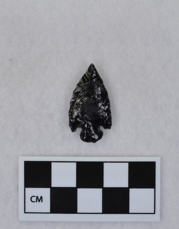 Corner notched, associated w/Ce.4026