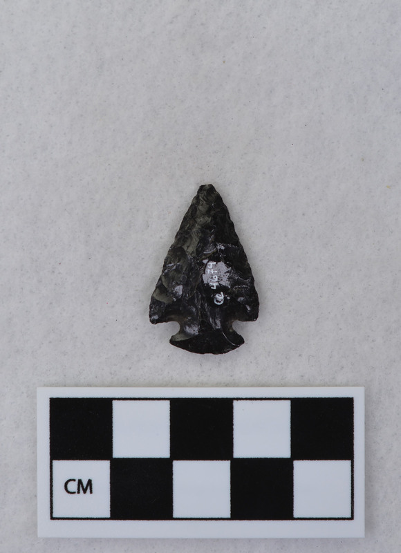 Corner notched, associated w/Ce.4026