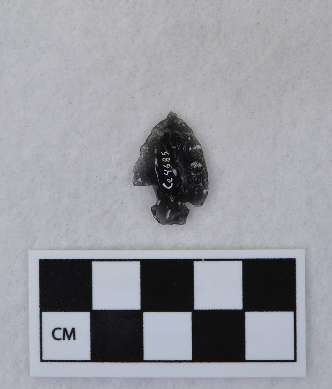 Corner notched, associated w/Ce.4026