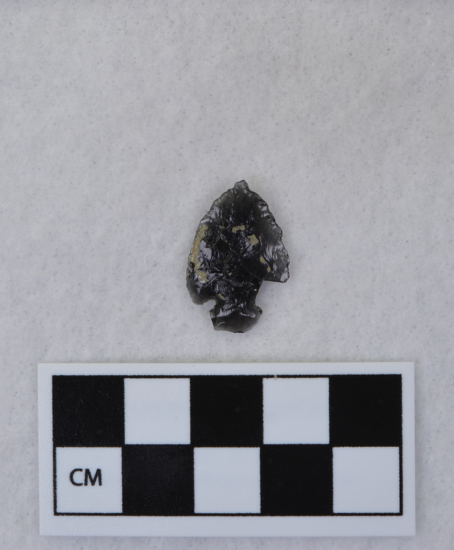 Corner notched, associated w/Ce.4026