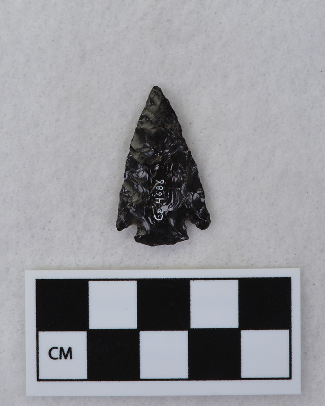 Corner notched, associated w/Ce.4026