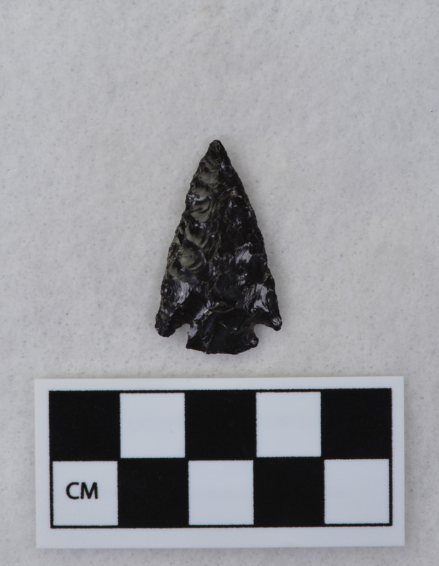 Corner notched, associated w/Ce.4026