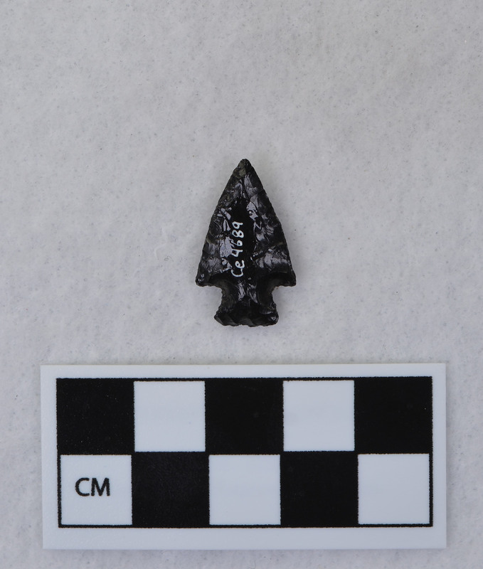 Corner notched, associated w/Ce.4026