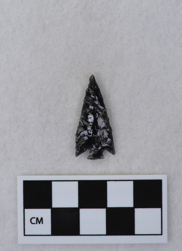 Corner notched, associated w/Ce.4026